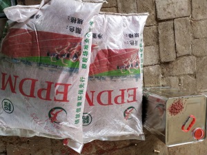 塑胶彩色颗粒胶水epdm橡胶颗地面幼儿园跑道修补学校跑道操场维修