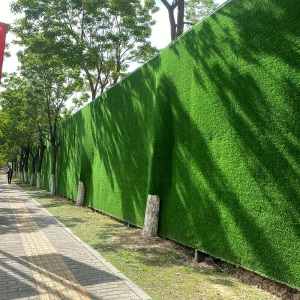 草皮围墙建筑工地围挡草坪人工仿真假草皮绿色户外草坪网市政工程围墙绿化 1厘米工程围挡草 2x25米