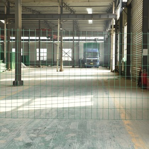 YOOMEE双边丝护栏网围栏网高速公路护栏果园围栏农田围网铁路护栏小区院墙工地围挡场地隔离网浸塑防锈 4.0毫米粗*1.8米高*3米长(含1根立柱