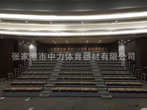 后置式软椅伸缩看台工程 室内场地自由伸缩看台座椅加工定制
