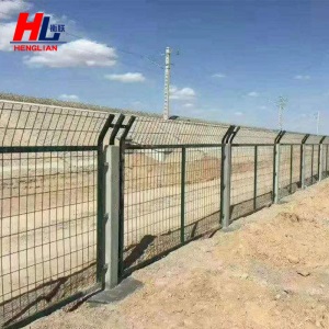 隔离栅小区公园护栏网镀锌丝高速公路桃型柱防护栏围网厂家定制