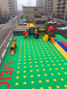幼儿园室外悬浮式拼装地垫操场篮球场跑道塑料橡胶户外运动地板